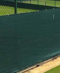 Telo fondocampo tennis a maglia fitta di colore verde.